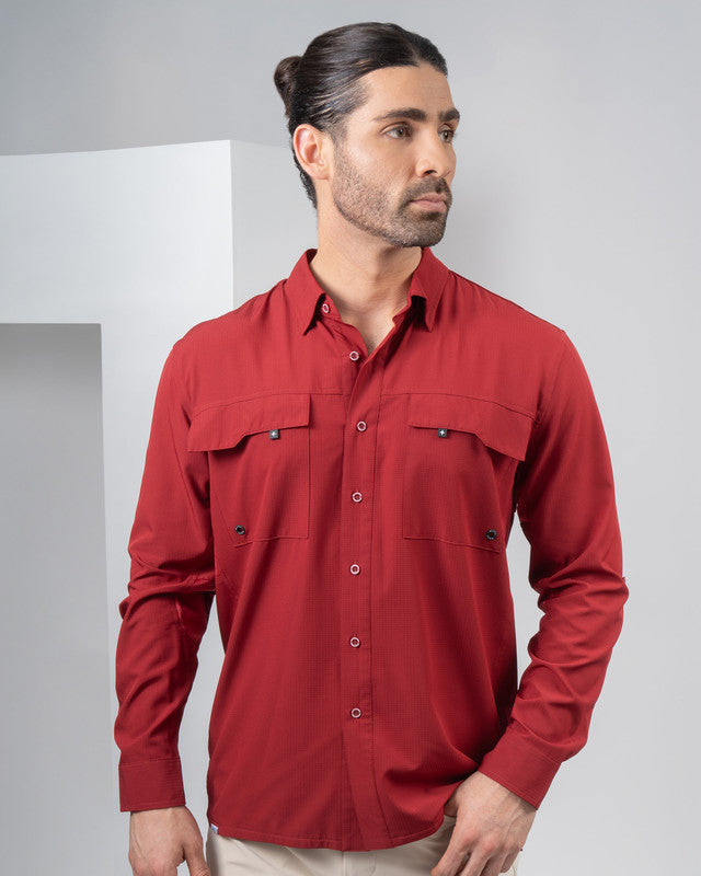 Camisa Outdoor Equipo MAJA®, Tinto, vista frontal, fit Relajado, Poliéster, con Tela antidesgarro, ideal para oficina