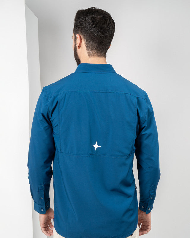 Camisa Pacífica, Azul marino, vista posterior, fit Relajado, Poliéster, con Tela estiramiento 4 vías, ideal para oficina