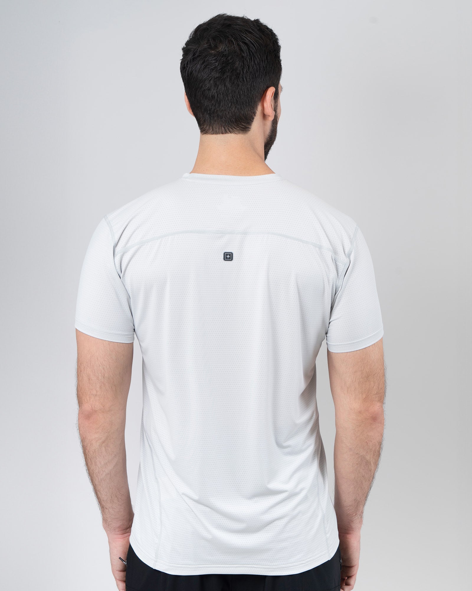 Playera Active MAJA®, Gris, vista posterior, fit Relajado, Poliamida, con Branding con reflectivo, uso versátil