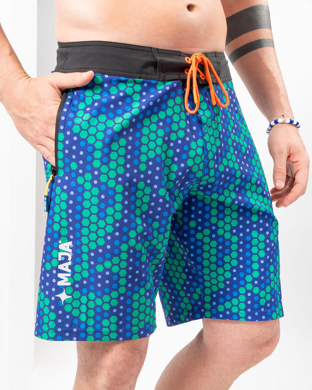 Boardshort Arrecife, Patrón arrecife azul, vista frontal, fit Slim, Poliéster, con Aberturas de fuga, cómoda para entrenamiento