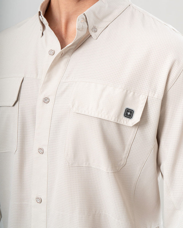 Camisa Pescadero, Khaki, vista lateral, fit Relajado, Poliéster, con Tela estiramiento 4 vías, ideal para oficina