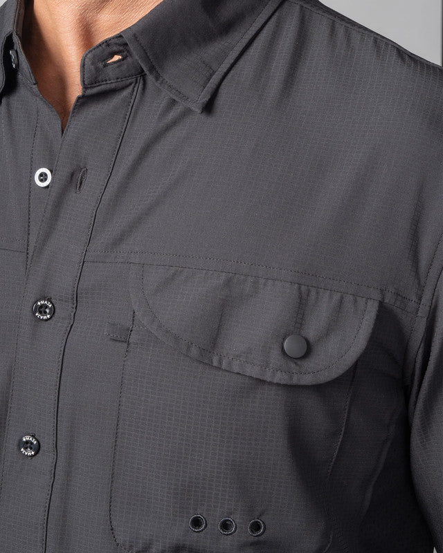 Camisa MAJA® Outdoor Signature, Negro, vista lateral, fit Relajado, Poliéster, con Tela antidesgarro, ideal para oficina