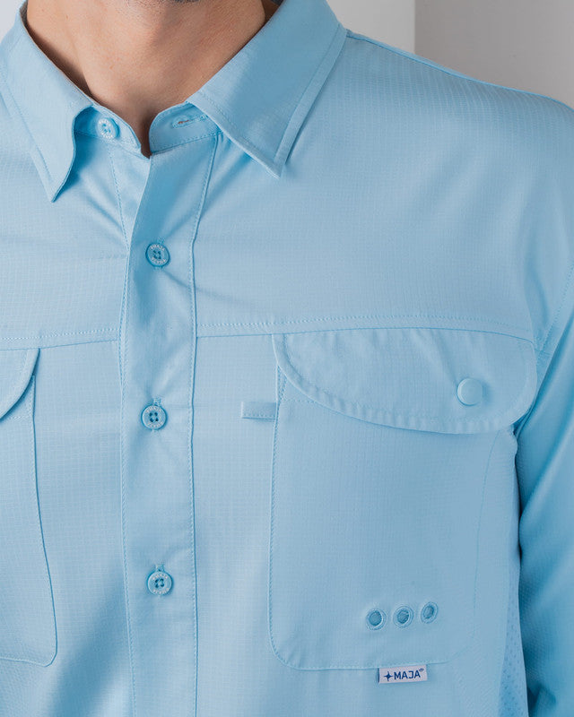 Camisa MAJA® Outdoor Signature, Azul cielo, vista lateral, fit Relajado, Poliéster, con Tela antidesgarro, ideal para oficina