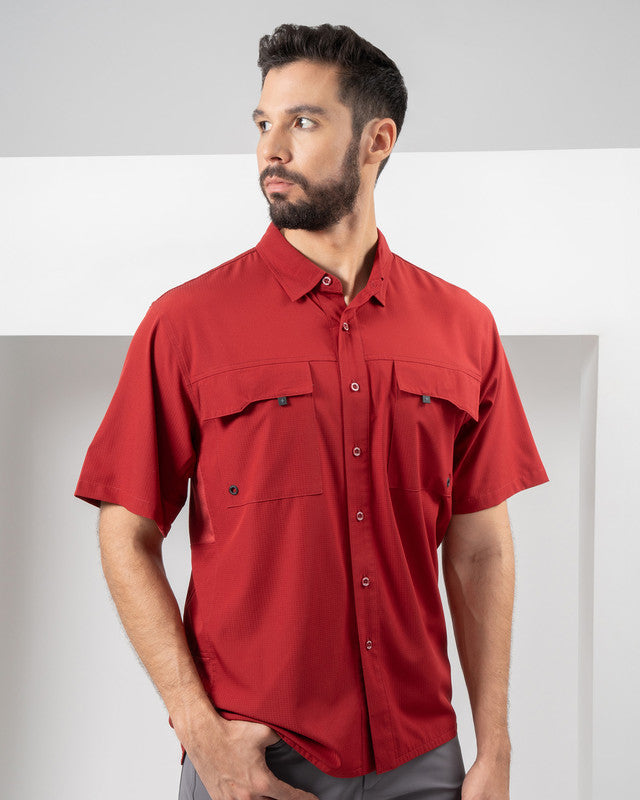 Camisa Outdoor Equipo MAJA®, Tinto, vista frontal, fit Relajado, Poliéster, con Tela antidesgarro, ideal para oficina