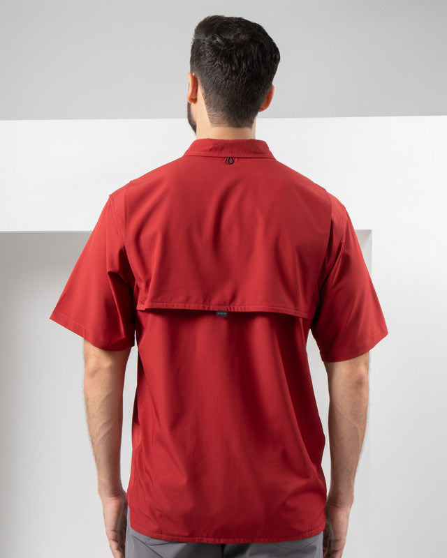 Camisa Outdoor Equipo MAJA®, Tinto, vista posterior, fit Relajado, Poliéster, con Tela antidesgarro, ideal para oficina