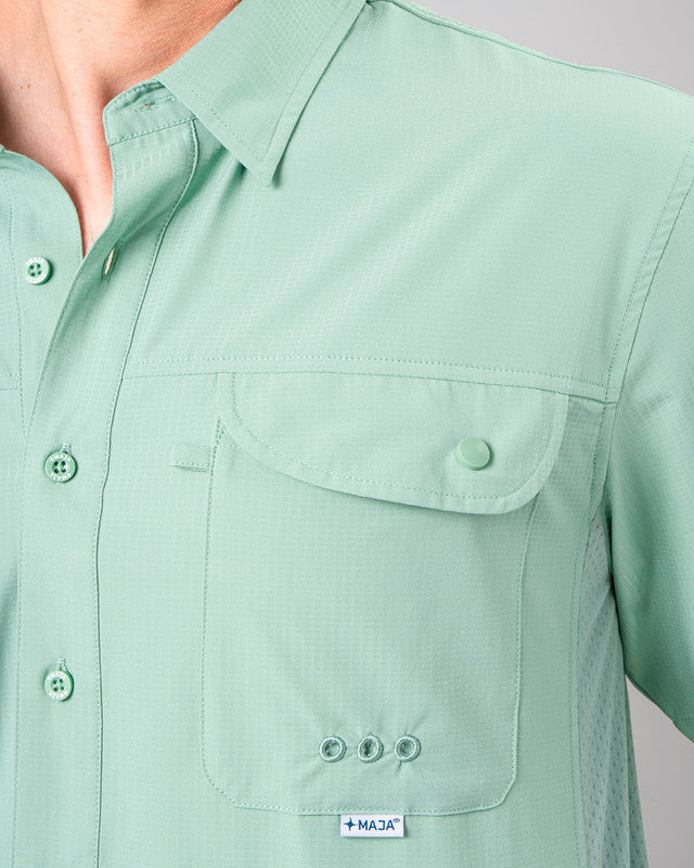 Camisa MAJA® Outdoor Signature, Verde claro, vista lateral, fit Relajado, Poliéster, con Tela antidesgarro, ideal para oficina