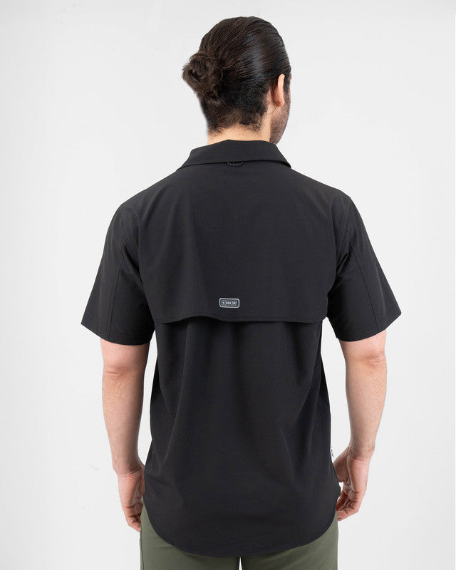 Camisa Outdoor Exploradora Manga Corta, Negro, vista posterior, fit Relajado, Poliéster, con Repelente al agua, ideal para oficina
