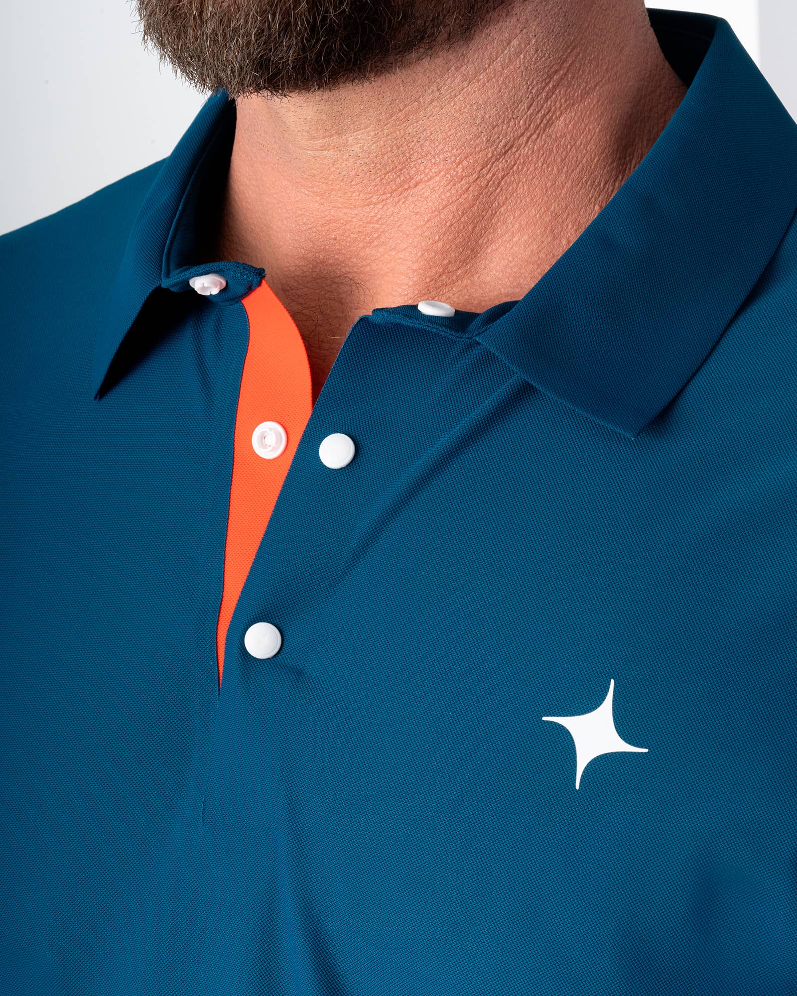 Polo Seamtaping Horizonte, Azul marino, vista lateral, fit Regular, Poliéster, con Tela estiramiento 2 vías, uso versátil