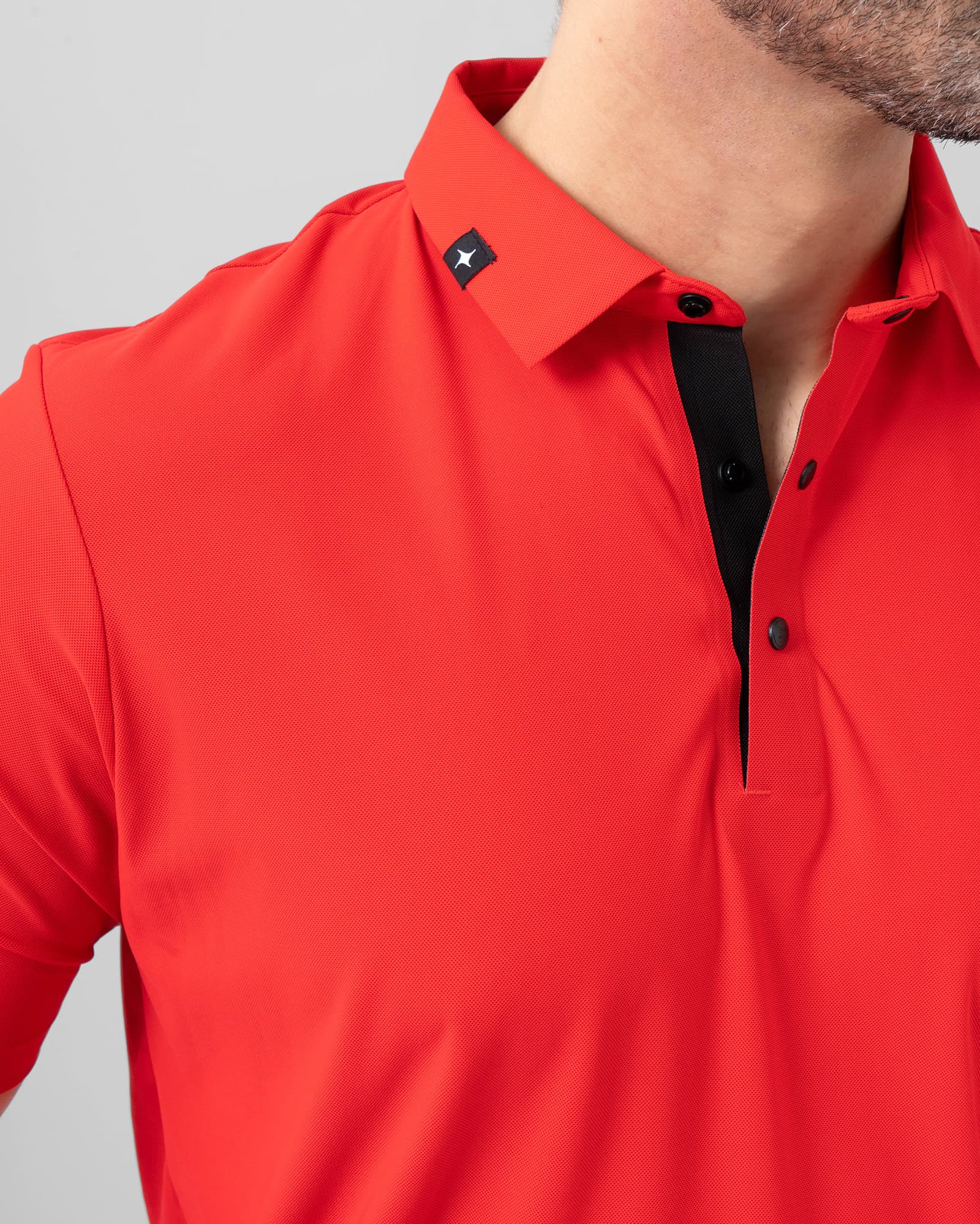 Polo Seamtaping Horizonte, Rojo, vista lateral, fit Regular, Poliéster, con Tela estiramiento 2 vías, uso versátil
