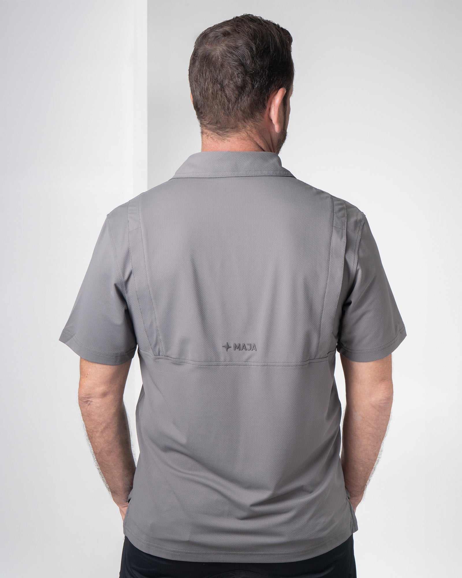 Polo Naval, Verde militar, vista posterior, fit Regular, Poliéster, con Tela estiramiento 4 vías, uso versátil