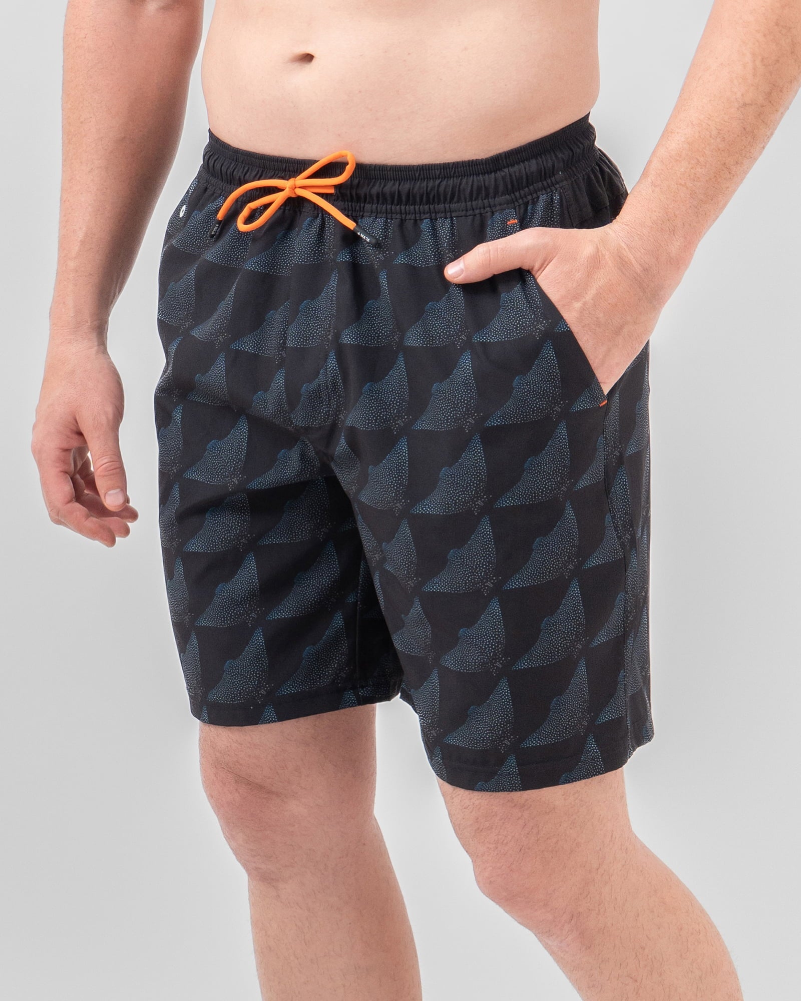 Short de Baño MAJA®, Manta Ray Pattern, vista frontal, fit Relajado, Poliéster, con Tela estiramiento 4 vías, uso versátil